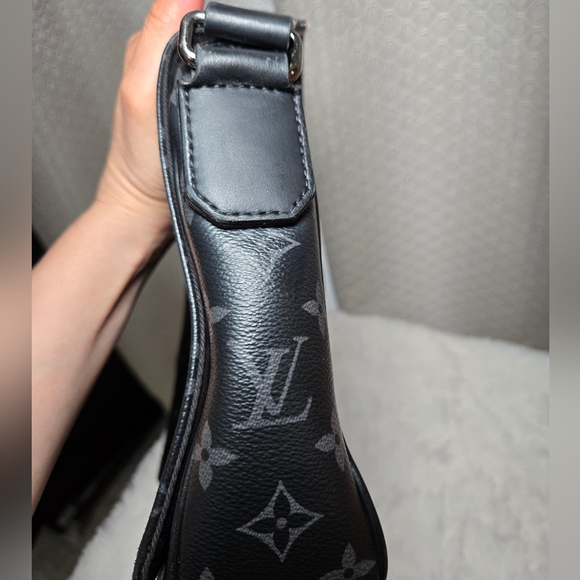Louis Vuitton District Messenger Bag Monogram Eclipse Canvas MM - Picture 7 of 17